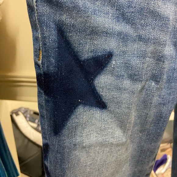 DL1961 Jeans with a Star Pattern - Picture 3 of 4